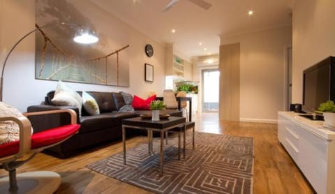 TV and multimedia, Kitchen or kitchenette, Living room, Seating area, Dining area