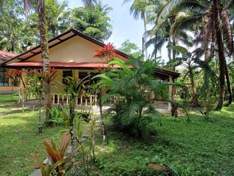 Lake View Bungalows Resort in Khuekkhak