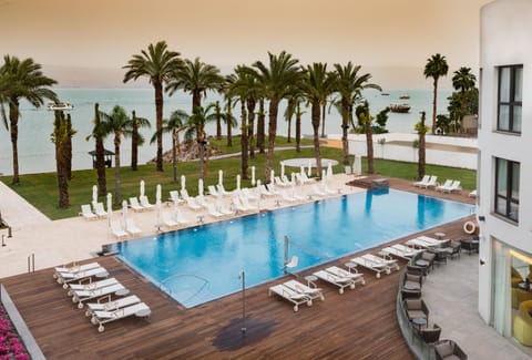 Bird's eye view, Swimming pool