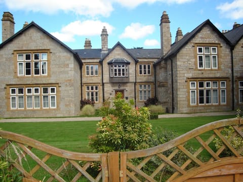 Nearby landmark, Neighbourhood