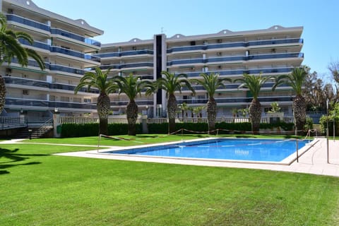 Facade/entrance, Spring, Day, Garden, Swimming pool