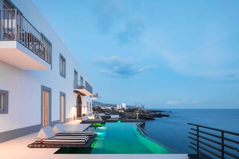 Property building, Sea view, Swimming pool