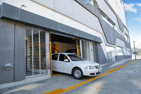 Facade/entrance, Area and facilities