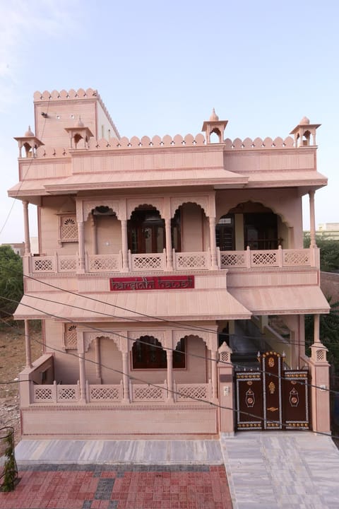 Facade/entrance