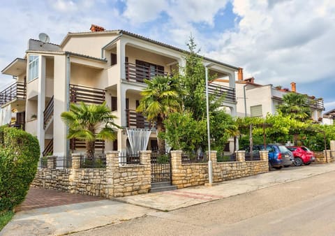 Property building, Neighbourhood, Parking