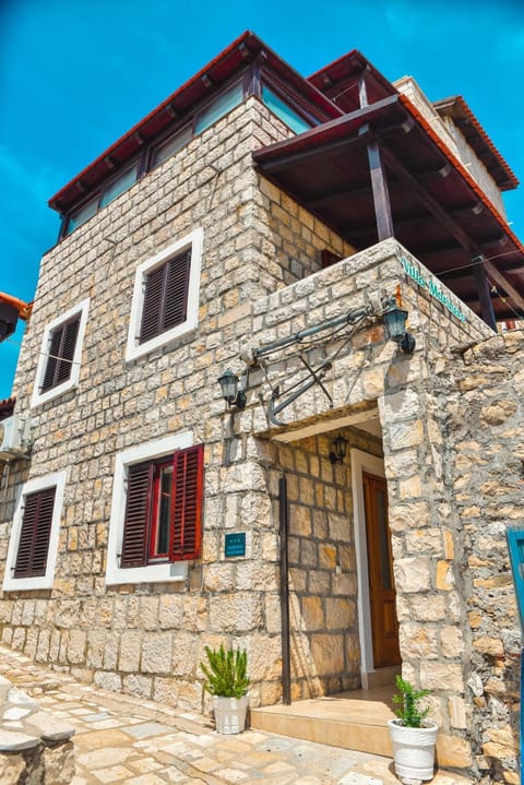 Property building, Facade/entrance