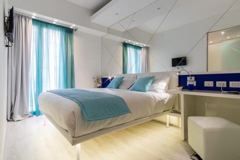 Bed, Bathroom, Coffee/tea facilities, Balcony/Terrace, Photo of the whole room, Bedroom, Sea view, hair dresser