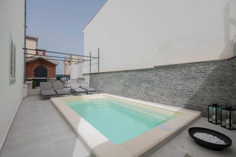 Pool view, Swimming pool