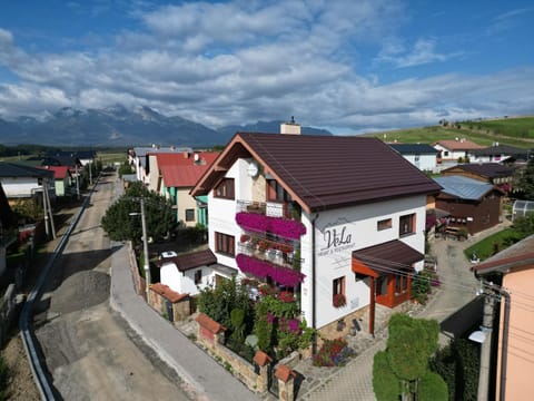 Property building, Day, Neighbourhood, Bird's eye view, Mountain view, Street view, Location