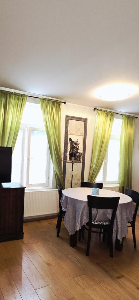 TV and multimedia, Dining area