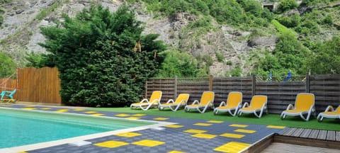 Natural landscape, Mountain view, Pool view, Swimming pool, sunbed