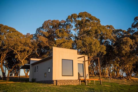 Property building, Facade/entrance, Spring, Summer, BBQ facilities, Balcony/Terrace, On site, Landmark view, Landmark view, Mountain view, Mountain view, Sunset