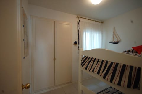 Bedroom, bunk bed