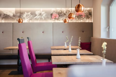 Dining area, Breakfast