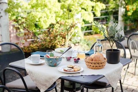 Garden, Balcony/Terrace, Food and drinks, Garden view, Breakfast