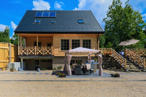 Property building, Patio, Natural landscape, Summer, BBQ facilities, Garden, Balcony/Terrace, Pets