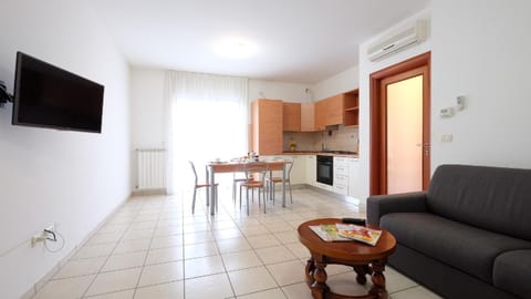 TV and multimedia, Living room, Seating area, Dining area, Bedroom