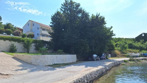 Apartments Nikola Caska Apartment in Novalja