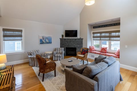 The Newport Lofts - 611 Thames Street Apartment in Newport