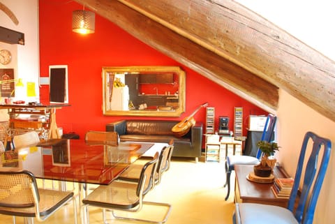 Communal lounge/ TV room, Coffee/tea facilities, Kitchen or kitchenette, Living room, Lobby or reception, Lounge or bar, Decorative detail, Dining area, Communal kitchen