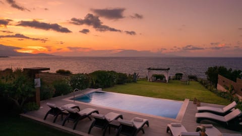 Pool view, Sea view, Swimming pool, sunbed