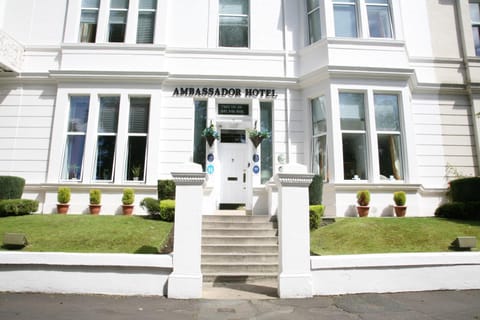 Facade/entrance, Area and facilities