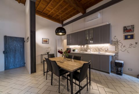 Coffee/tea facilities, Kitchen or kitchenette, Decorative detail