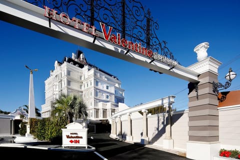 Facade/entrance