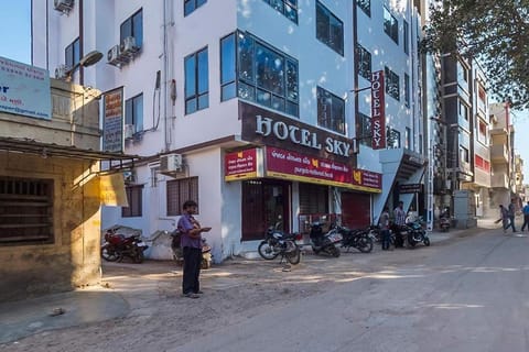 Property building, Facade/entrance, Day, People, City view, Street view