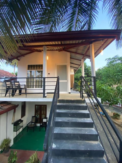 Property building, Patio, Balcony/Terrace