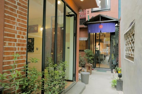 Property building, Facade/entrance, Day