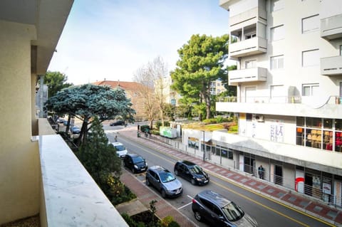 Property building, Day, Neighbourhood, City view, Street view, Location, Parking