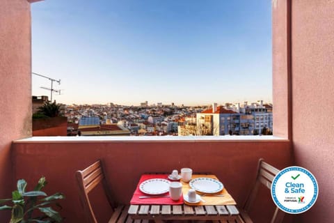 Property building, Balcony/Terrace, Dining area, City view, Street view
