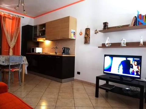 Communal lounge/ TV room, Living room, Dining area