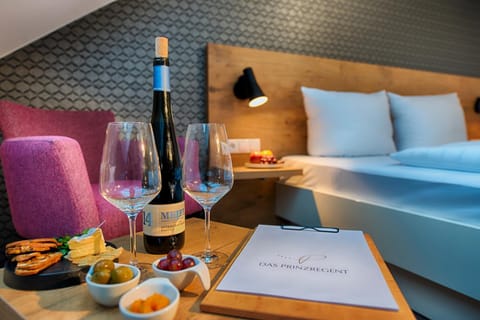 Photo of the whole room, Decorative detail, Alcoholic drinks