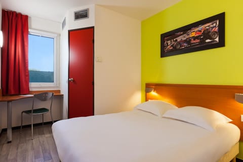 Bed, Bedroom, air conditioner