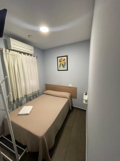 Hostal Tres Hermanos Bed and Breakfast in Getafe