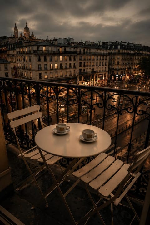 Balcony/Terrace, City view