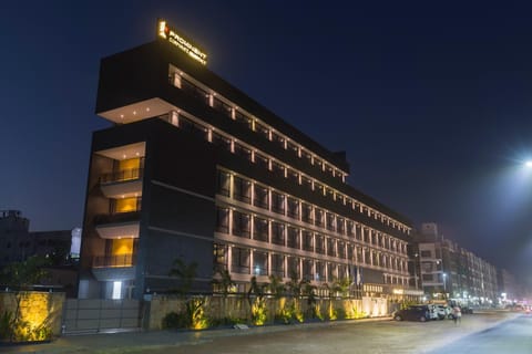 Property building, Night, Neighbourhood, Street view, Location, Parking