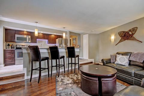 Kitchen or kitchenette, Living room