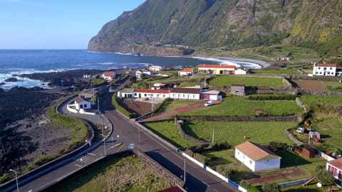 Property building, Day, Bird's eye view, Mountain view, Sea view, Street view, Location