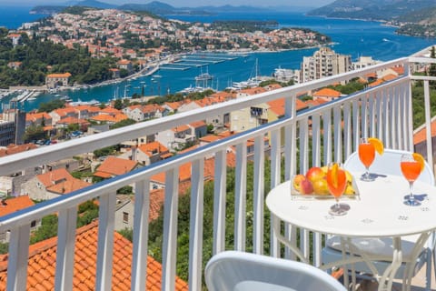 Nearby landmark, Neighbourhood, Balcony/Terrace, City view, Sea view