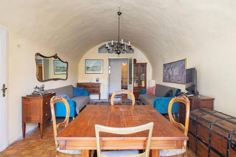 TV and multimedia, Seating area