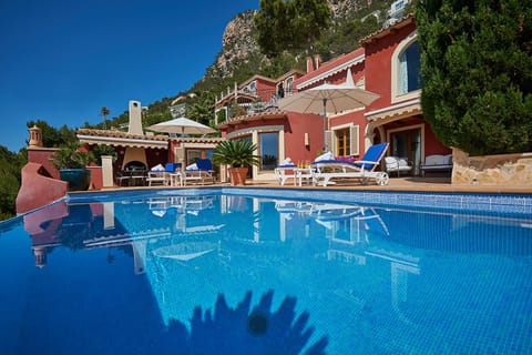 Property building, Facade/entrance, Balcony/Terrace, Swimming pool, Swimming pool