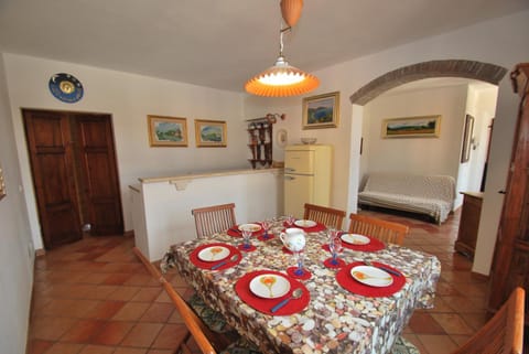 Kitchen or kitchenette, Living room, air conditioner