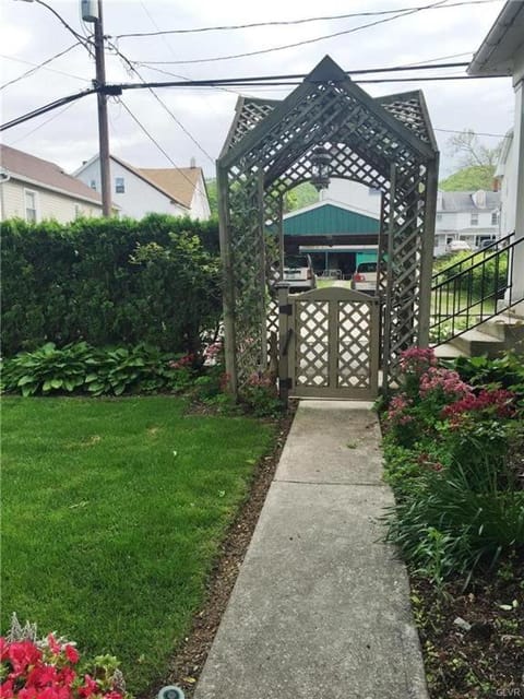 Facade/entrance, Garden