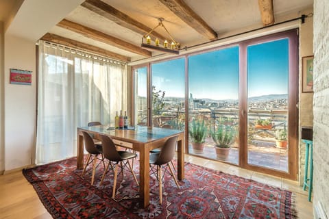 Dining area, City view, Street view