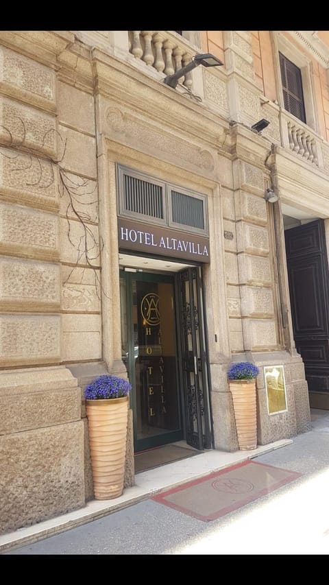 Facade/entrance, Property logo or sign, Street view