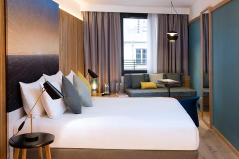 Bed, Photo of the whole room, Seating area, Bedroom