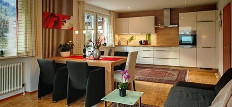 Dining area, kitchen